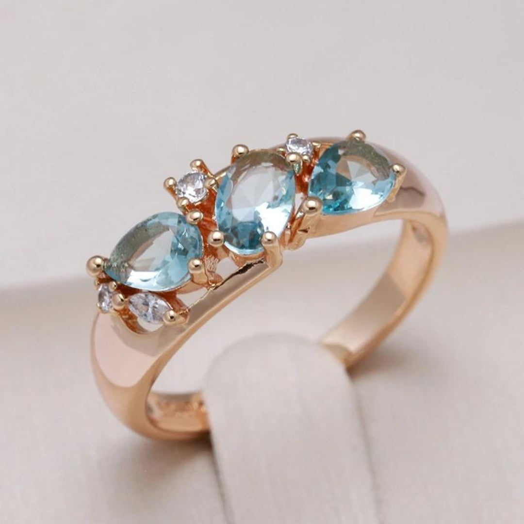 Emma™ | Elegant Blue Vintage Zirconia Ring in Gold