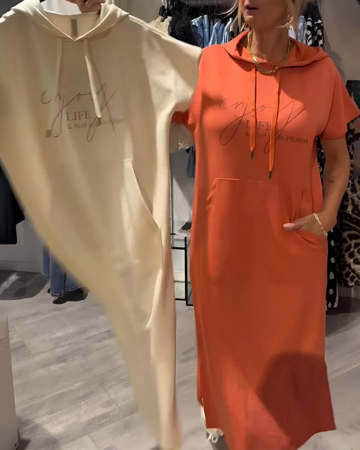 Saskia™ | Behagelig Hoodie-Kjole